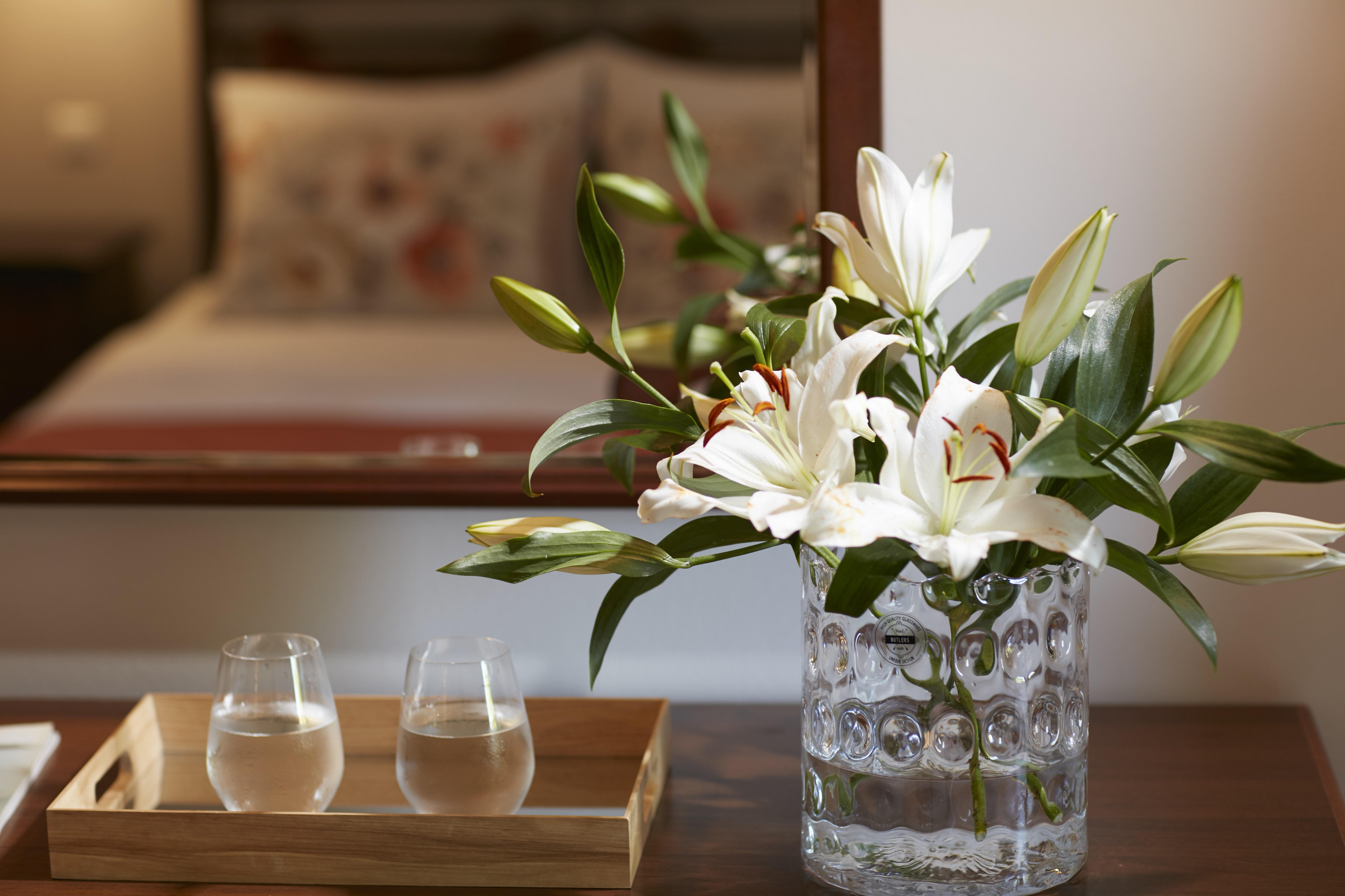 Simantro Resort Sani  Luaran gambar A vase of flowers