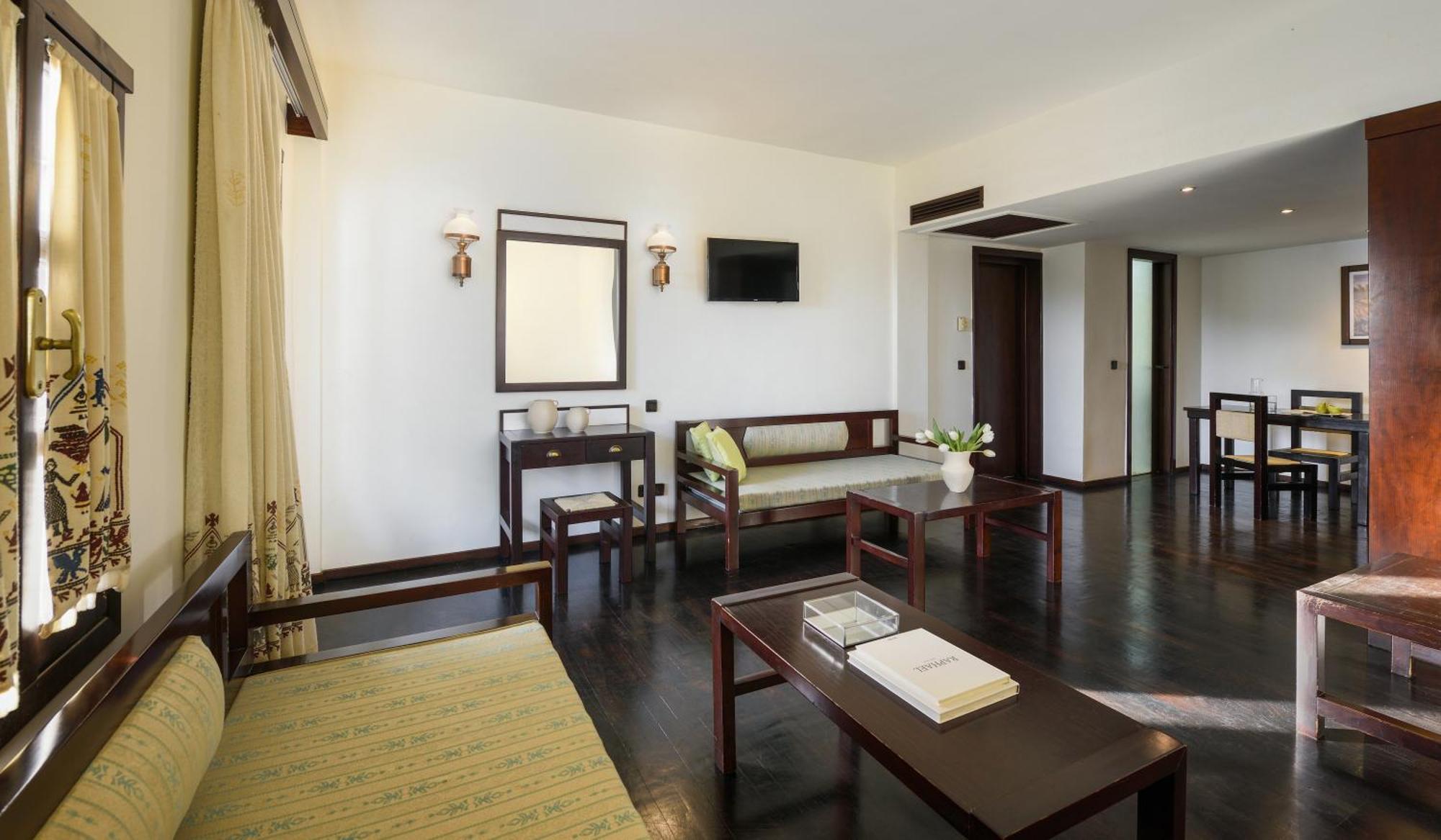 Simantro Resort Sani  Bilik gambar A suite at the Taj Bengal