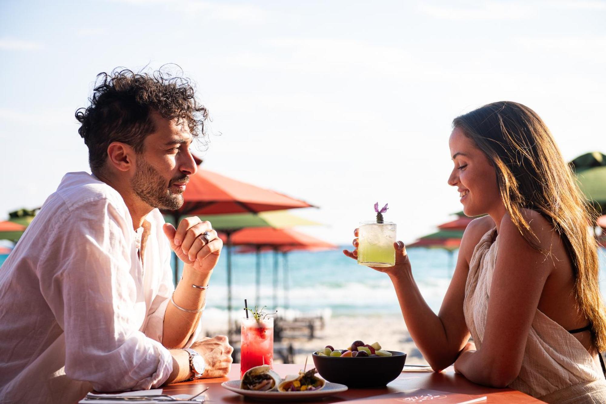 Simantro Resort Sani  Luaran gambar A couple dining at a restaurant